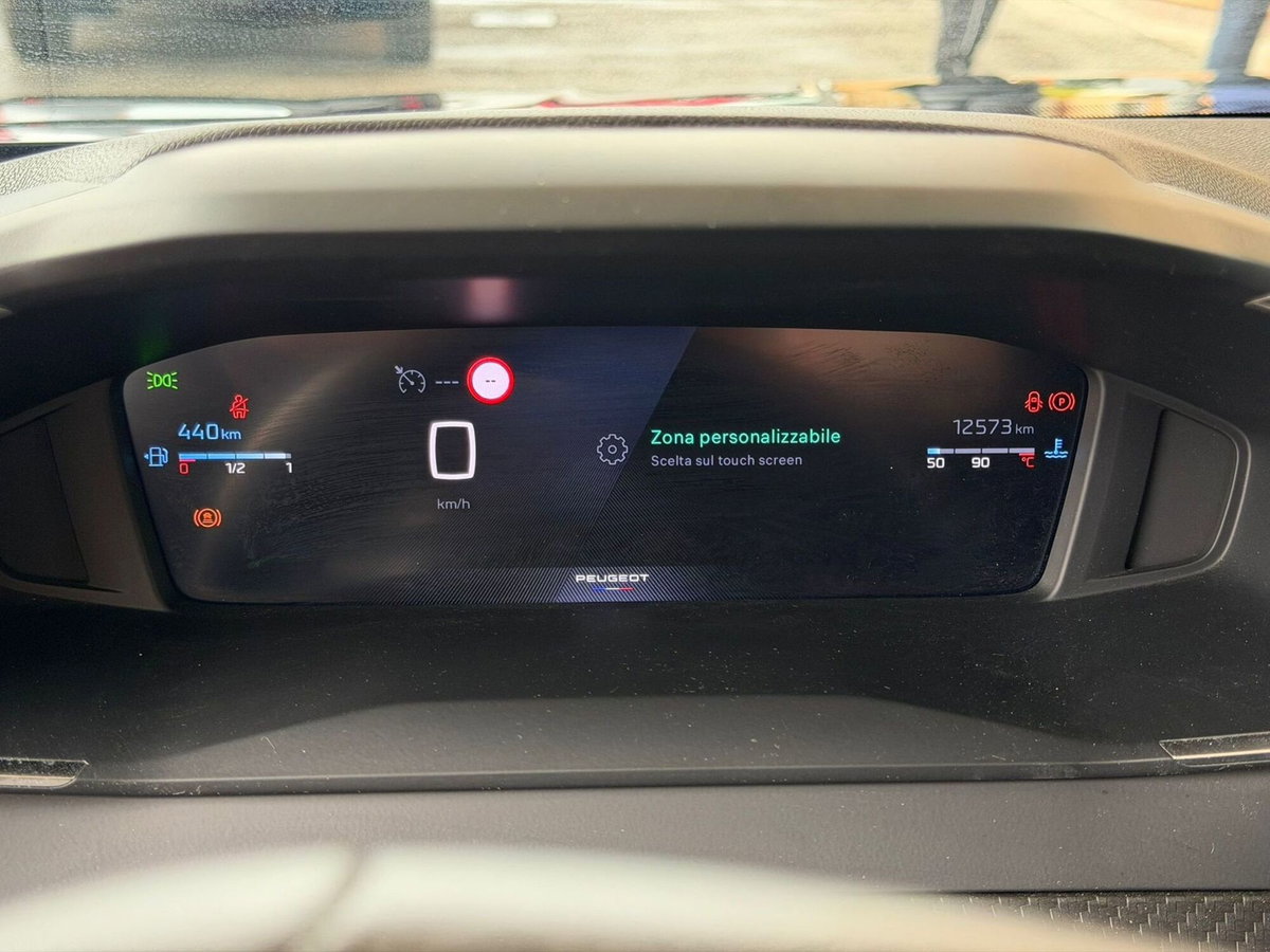 Peugeot 2008 PureTech 100 S&S Allure (7)