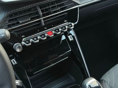 Peugeot 2008 PureTech 100 S&S Allure (12)