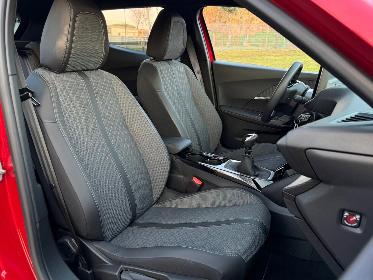 Peugeot 2008 PureTech 100 S&S Allure (7)