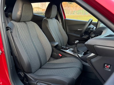 Peugeot 2008 PureTech 100 S&S Allure (7)