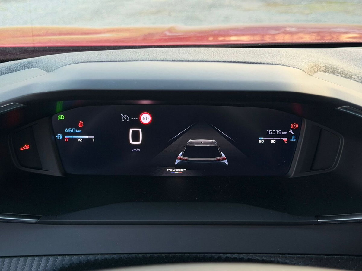 Peugeot 2008 PureTech 100 S&S Allure (9)