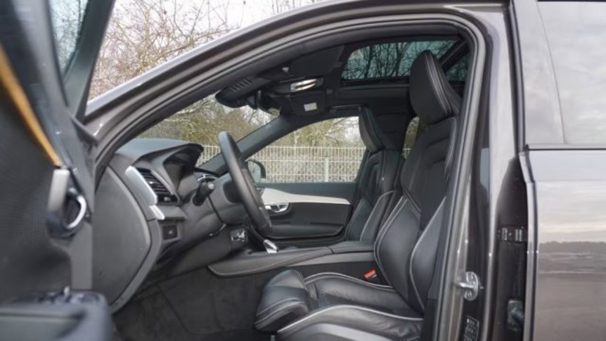 Volvo XC90 B5 (d) AWD automatico Plus Dark (12)