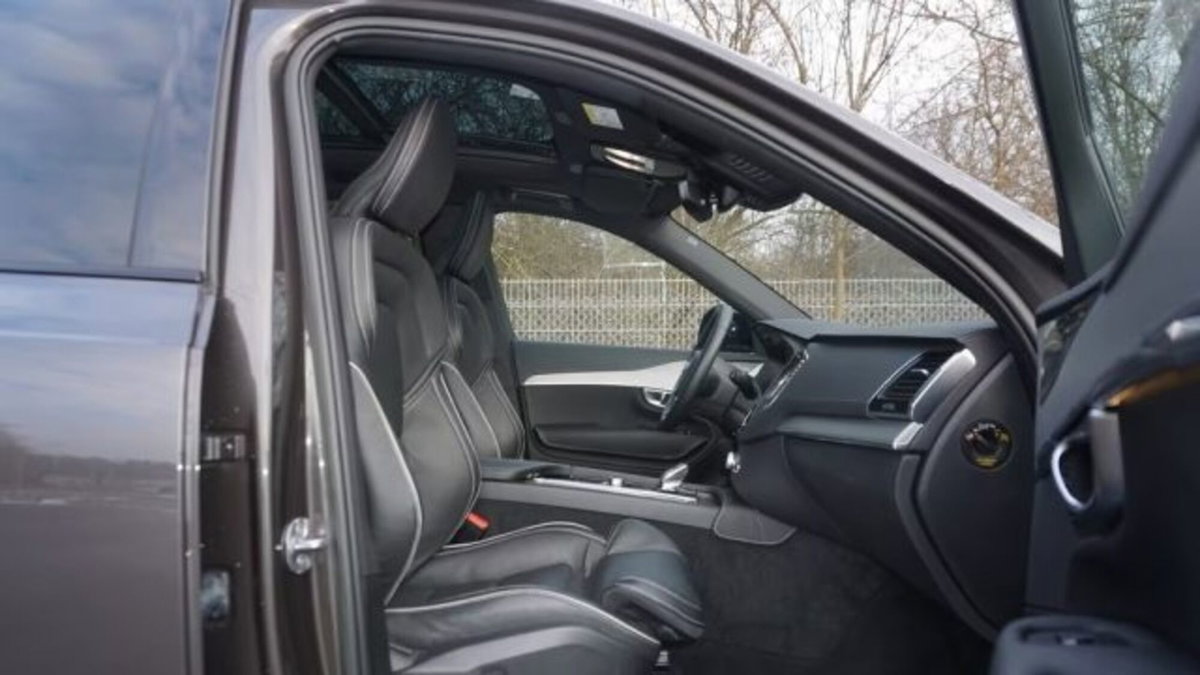Volvo XC90 B5 (d) AWD automatico Plus Dark (14)