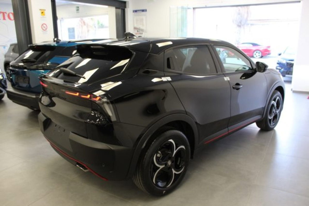 Alfa Romeo Junior 1.2 ibrida 145cv edct6 (4)