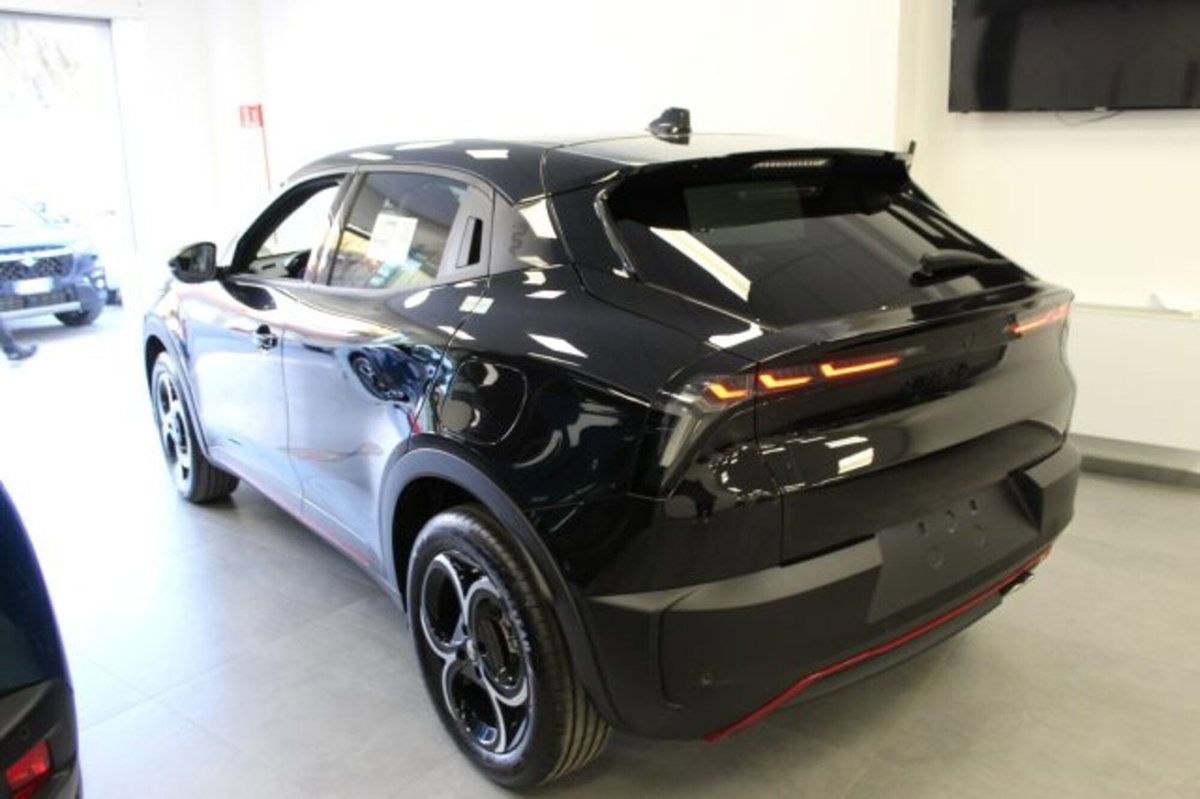 Alfa Romeo Junior 1.2 ibrida 145cv edct6 (6)
