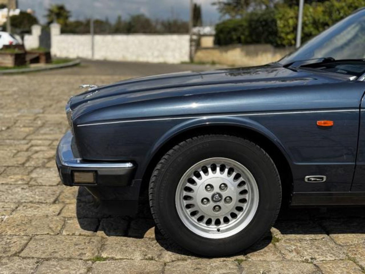 Jaguar XJ6 3.2 cat (9)