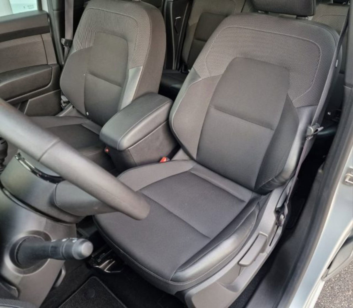 Renault Kangoo 1.3 tce Authentic 130cv (13)