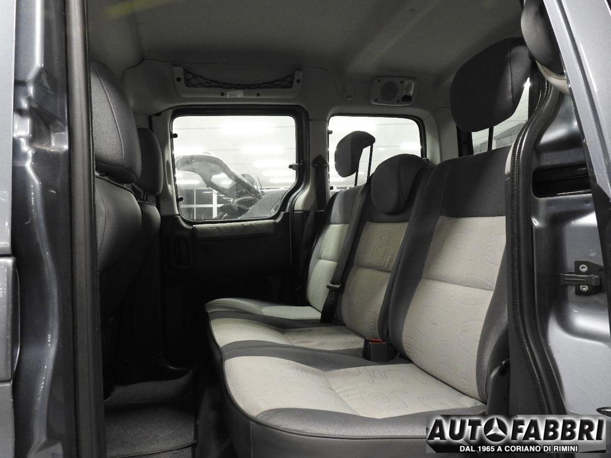 Peugeot Ranch 5p. Totem (14)