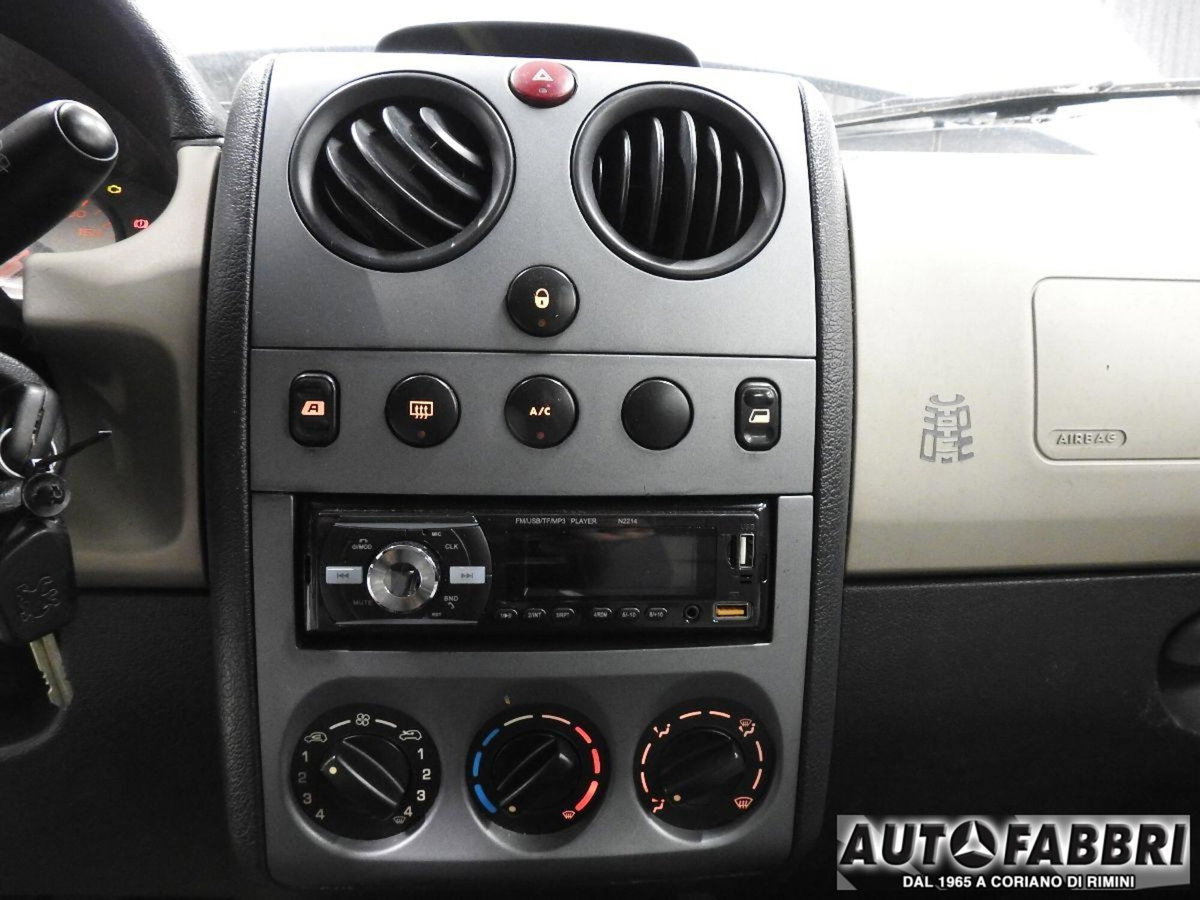 Peugeot Ranch 5p. Totem (17)