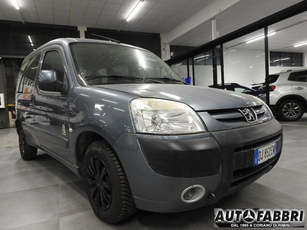 Peugeot Ranch 5p. Totem (2)