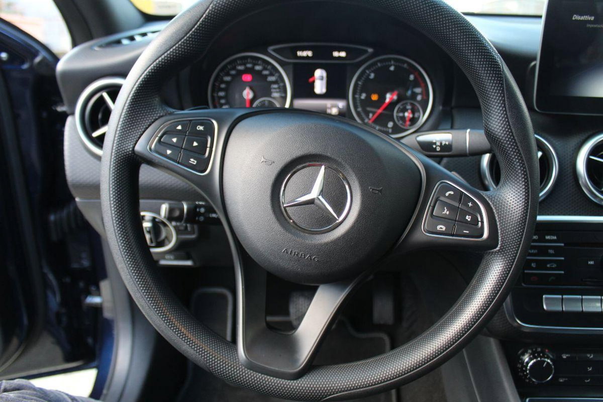 Mercedes-Benz Classe A 160 d Automatic Executive (11)