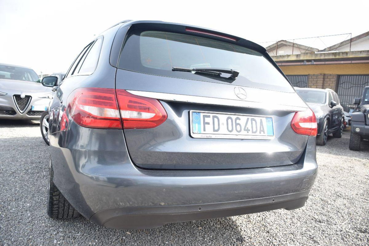 Mercedes-Benz Classe C Station Wagon 200 d Premium (20)