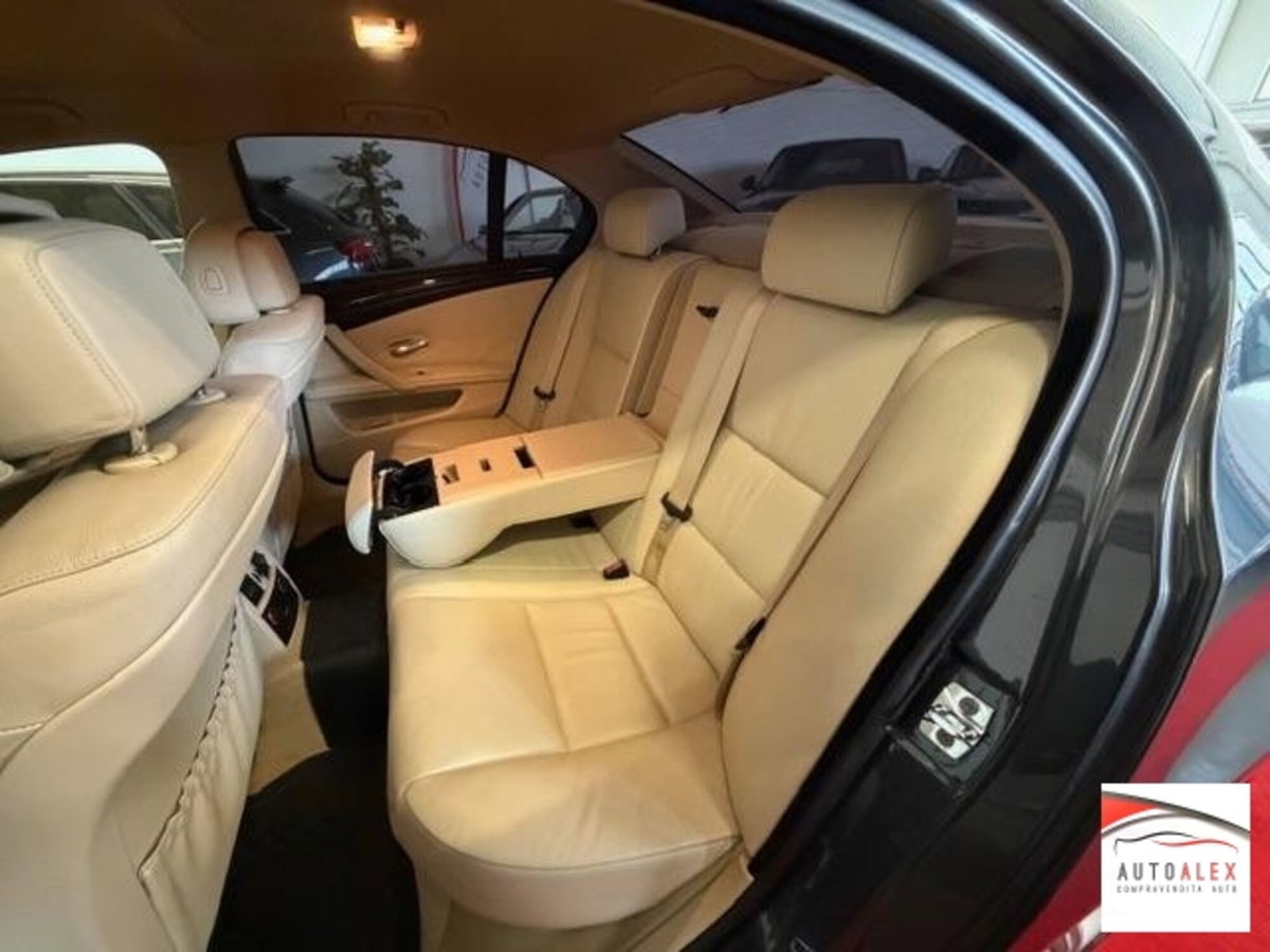 BMW Serie 5 525d Msport (9)