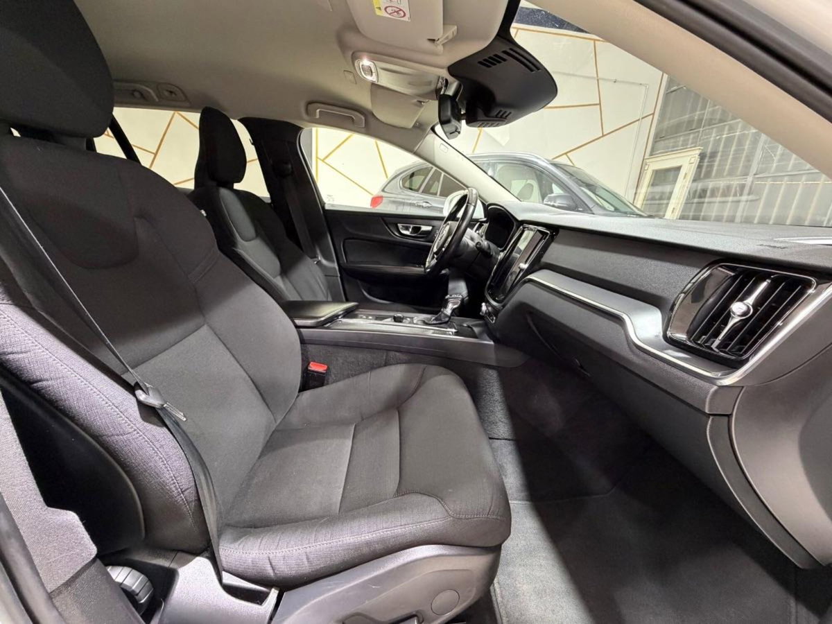 Volvo V60 D3 Geartronic R-design (14)