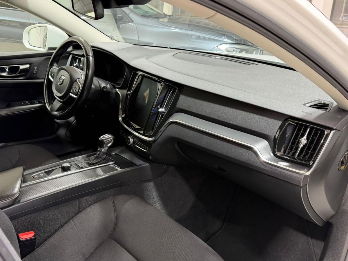 Volvo V60 D3 Geartronic R-design (15)