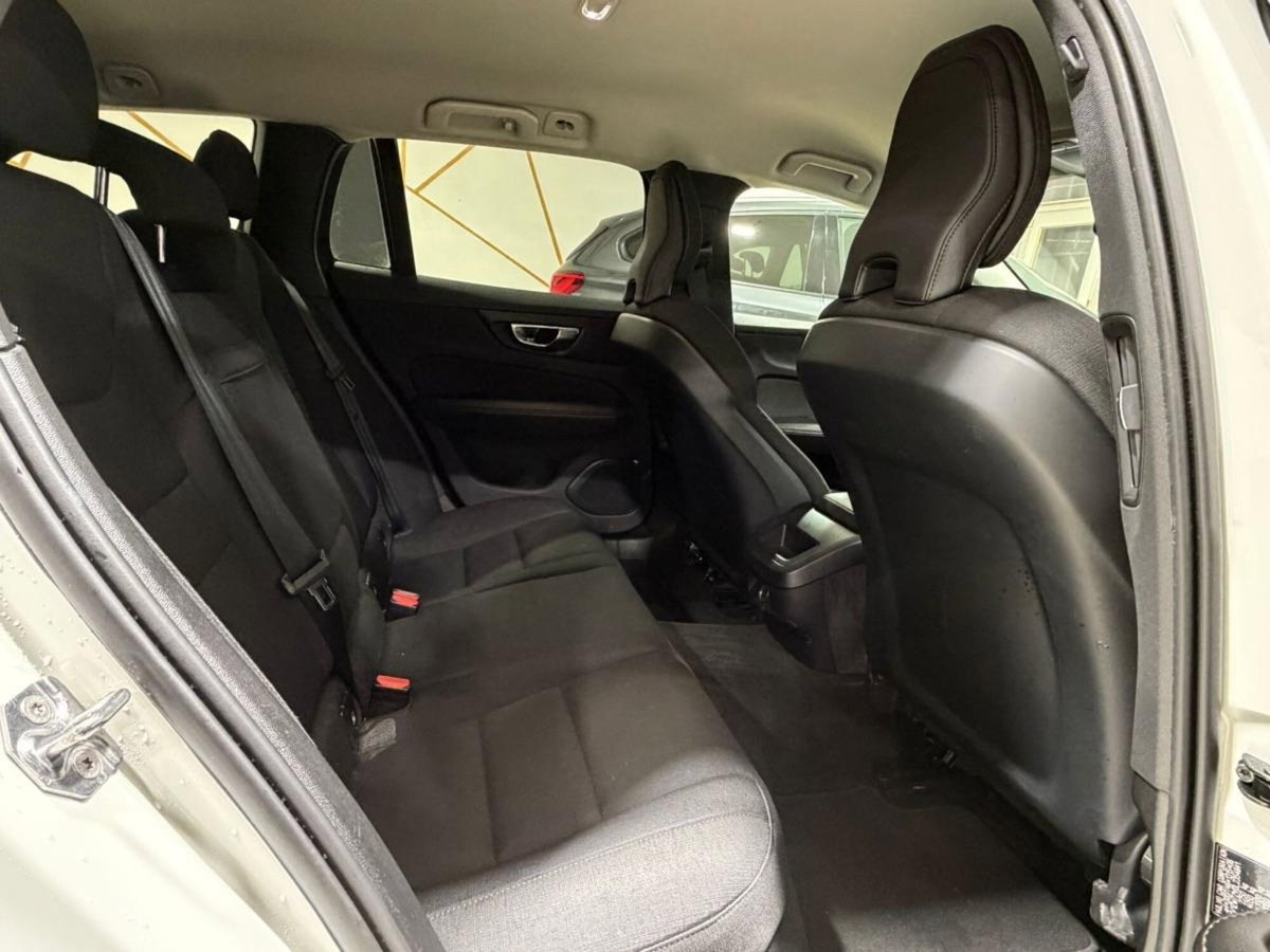 Volvo V60 D3 Geartronic R-design (8)