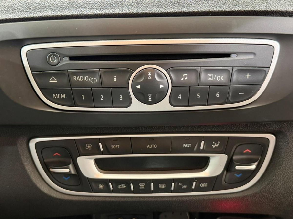 Renault Scénic X-Mod 1.5 dCi 110CV Dynamique (11)