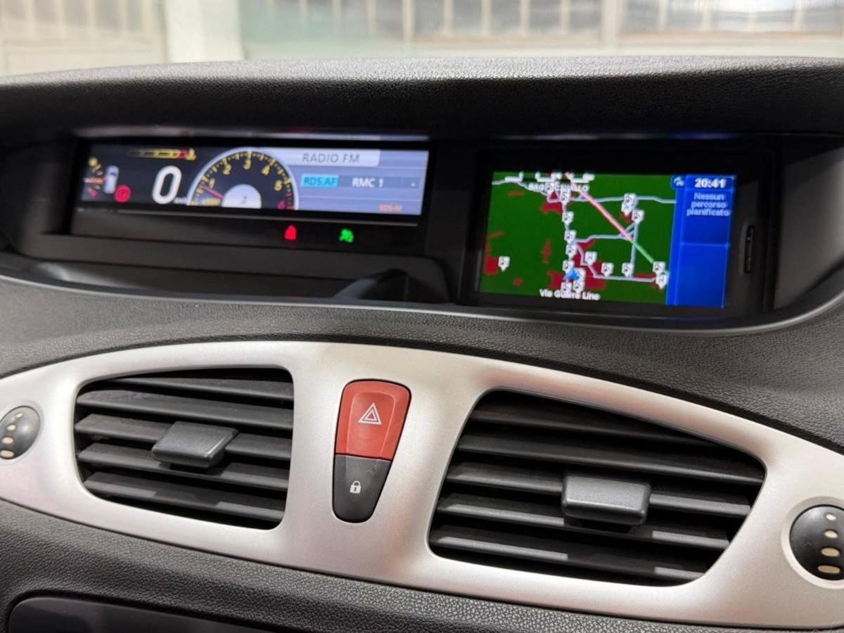 Renault Scénic X-Mod 1.5 dCi 110CV Dynamique (12)