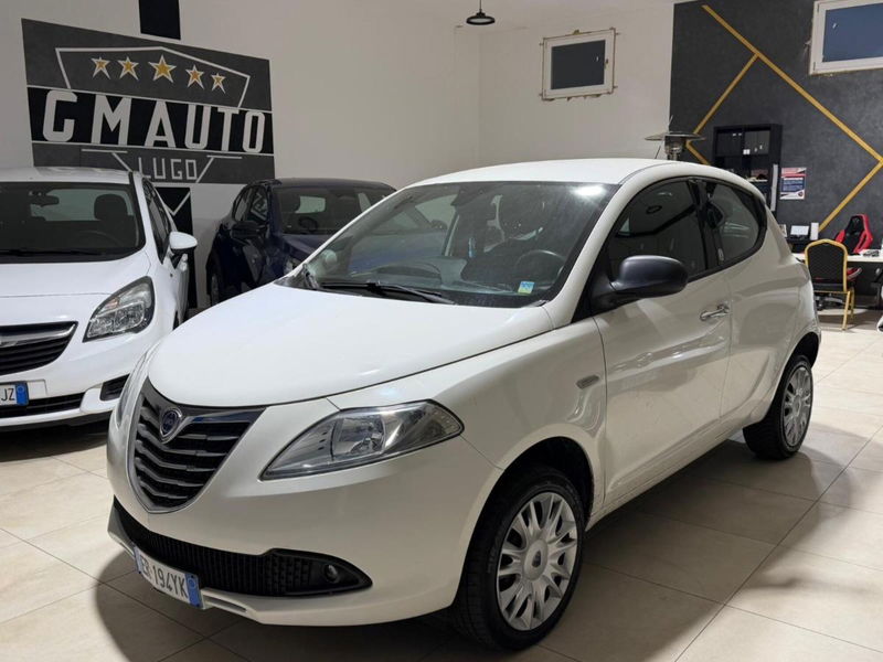 Lancia Ypsilon 0.9 TwinAir 85 CV 5 porte Metano Ecochic Silver