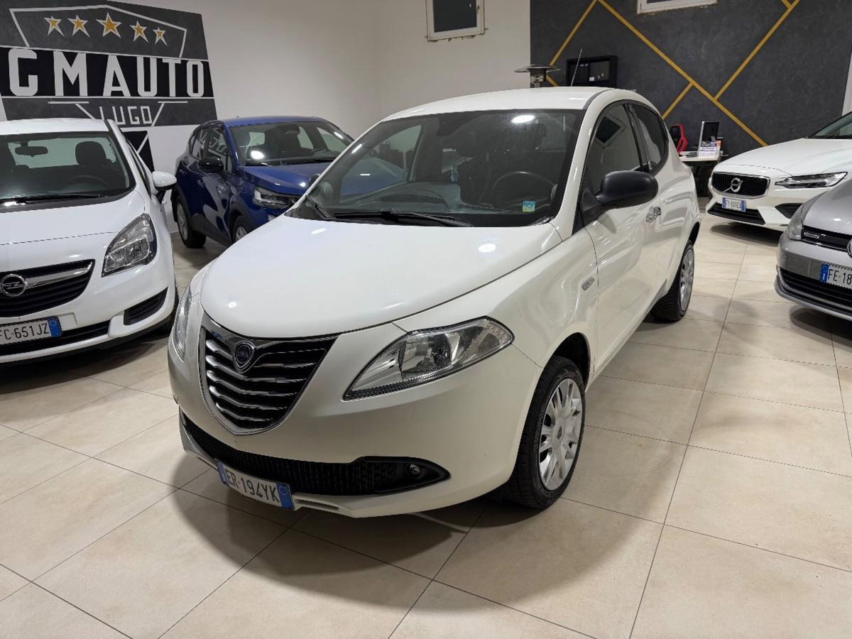Lancia Ypsilon 0.9 TwinAir 85 CV 5 porte Metano Ecochic Silver (15)