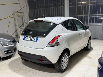 Lancia Ypsilon 0.9 TwinAir 85 CV 5 porte Metano Ecochic Silver (6)