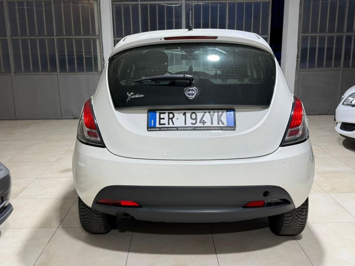 Lancia Ypsilon 0.9 TwinAir 85 CV 5 porte Metano Ecochic Silver (7)