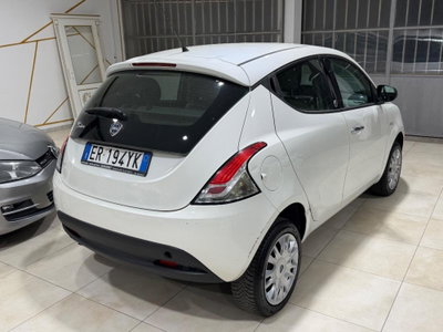 Lancia Ypsilon 0.9 TwinAir 85 CV 5 porte Metano Ecochic Silver (9)