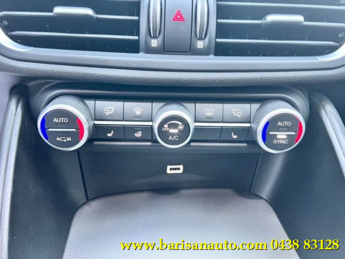 Alfa Romeo Giulia 2.2 Turbodiesel 210 CV AT8 AWD Q4 Veloce (12)