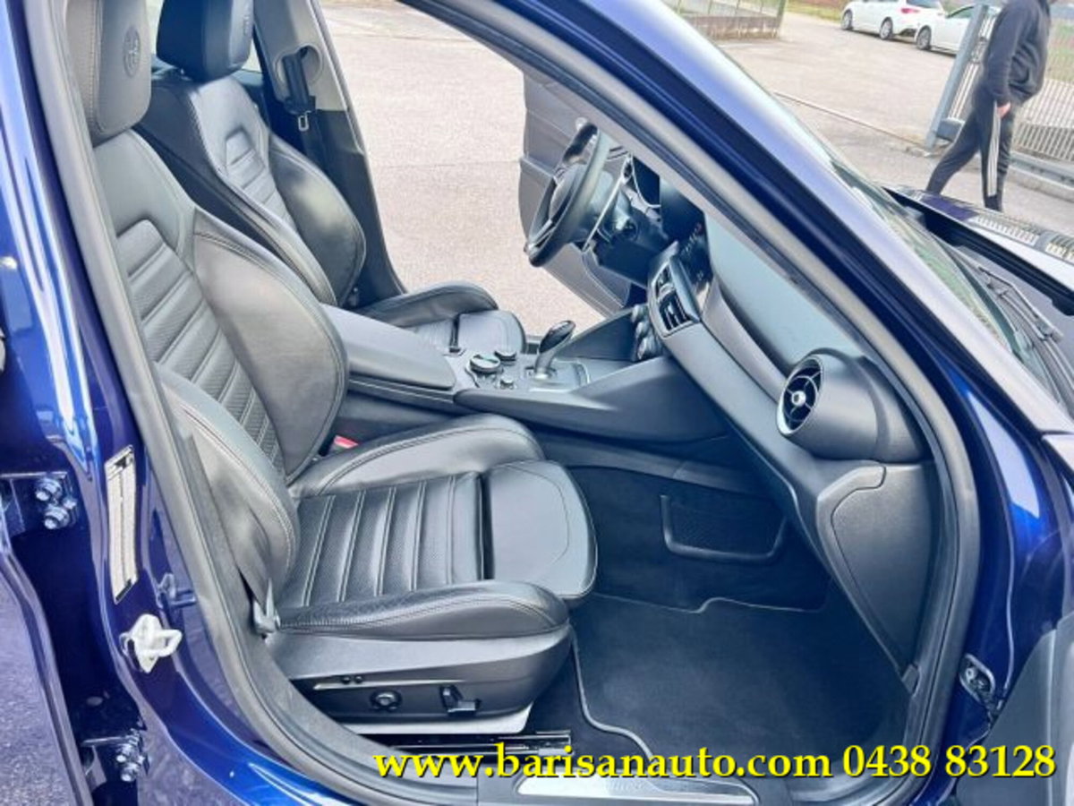 Alfa Romeo Giulia 2.2 Turbodiesel 210 CV AT8 AWD Q4 Veloce (6)