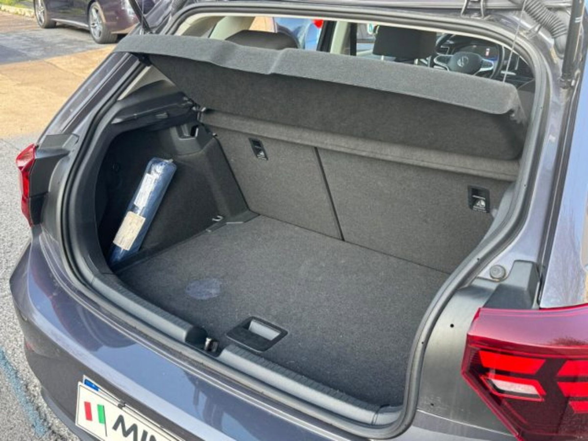 Volkswagen Polo 1.0 Life 80cv (18)