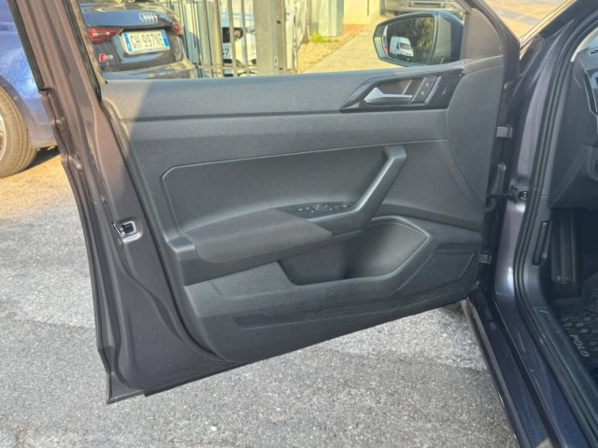 Volkswagen Polo 1.0 Life 80cv (19)