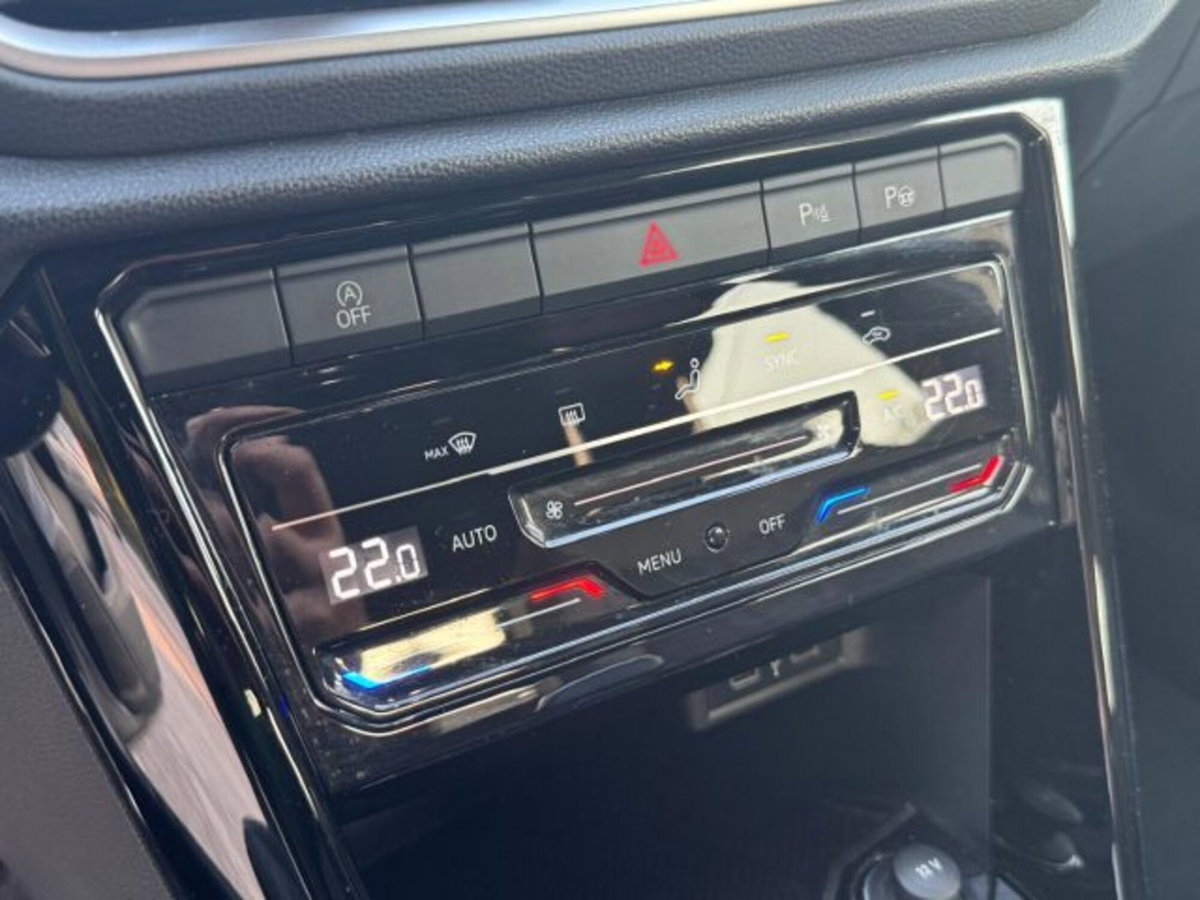 Volkswagen T-Roc 1.5 tsi R-Line (13)