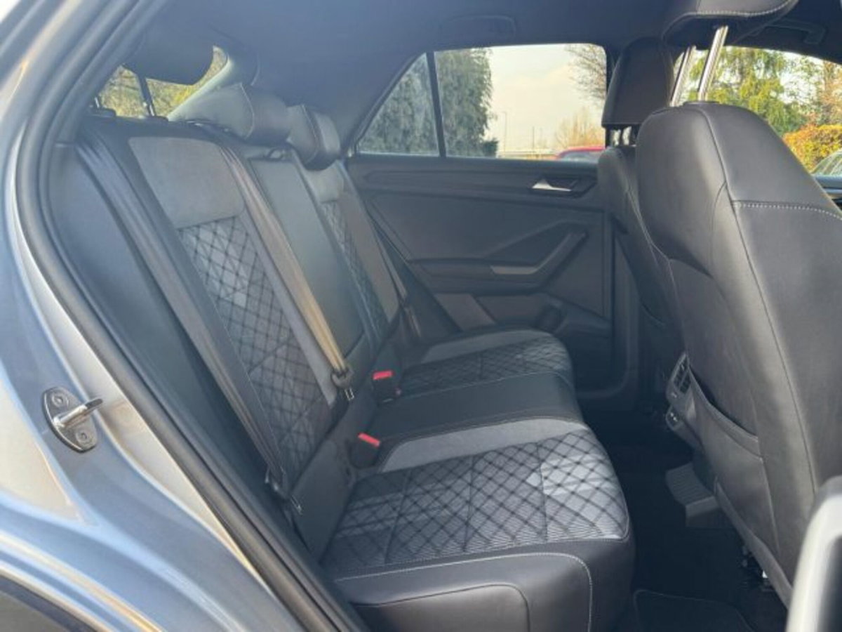 Volkswagen T-Roc 1.5 tsi R-Line (16)