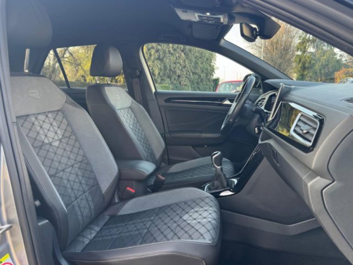 Volkswagen T-Roc 1.5 tsi R-Line (17)