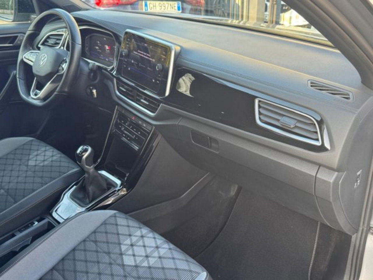 Volkswagen T-Roc 1.5 tsi R-Line (18)