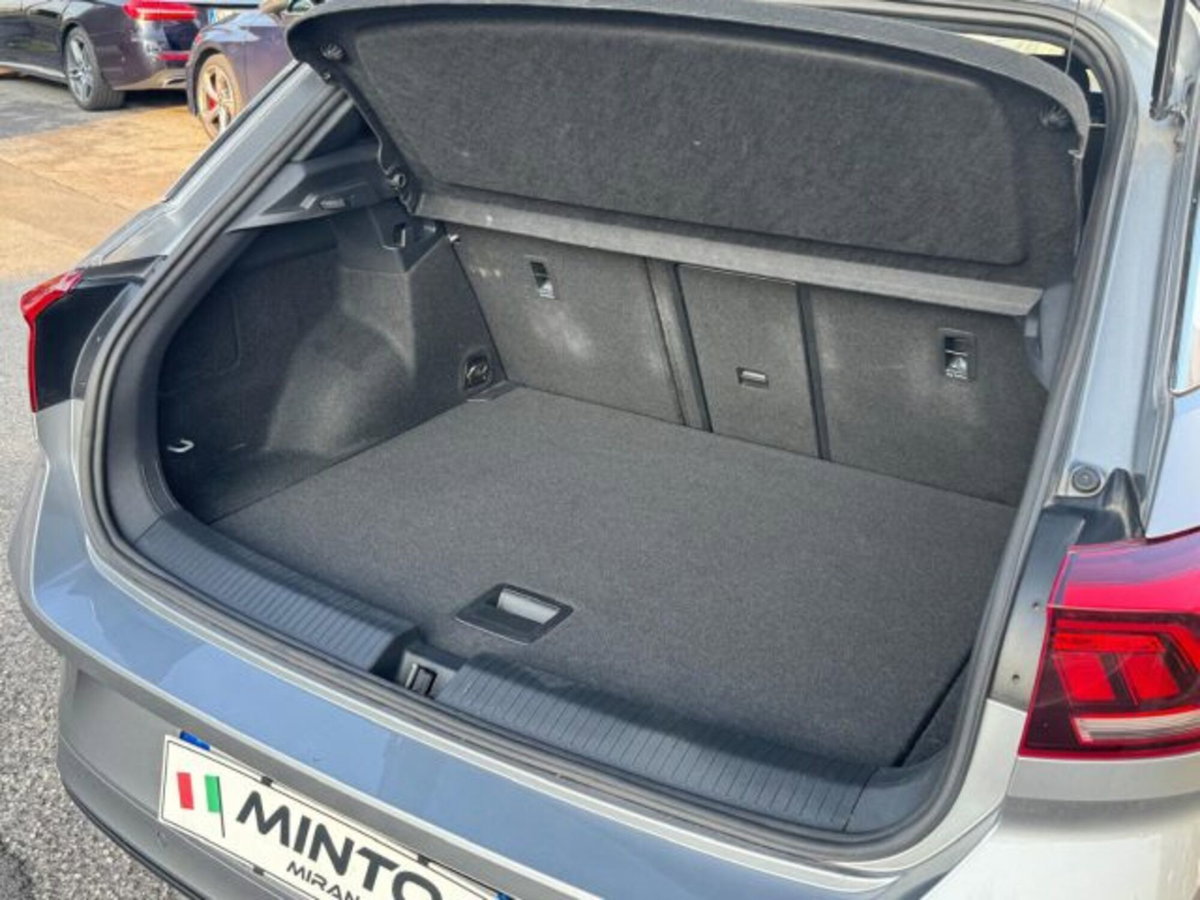 Volkswagen T-Roc 1.5 tsi R-Line (20)