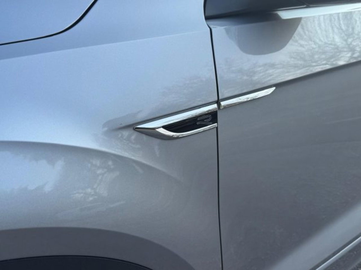 Volkswagen T-Roc 1.5 tsi R-Line (6)