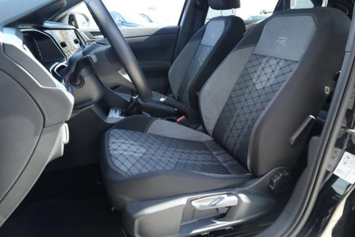 Volkswagen Taigo 1.0 tsi R-Line 115cv (11)