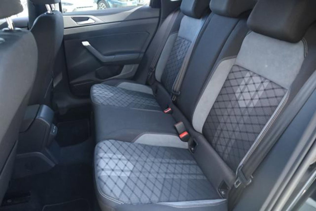 Volkswagen Taigo 1.0 tsi R-Line 115cv (13)