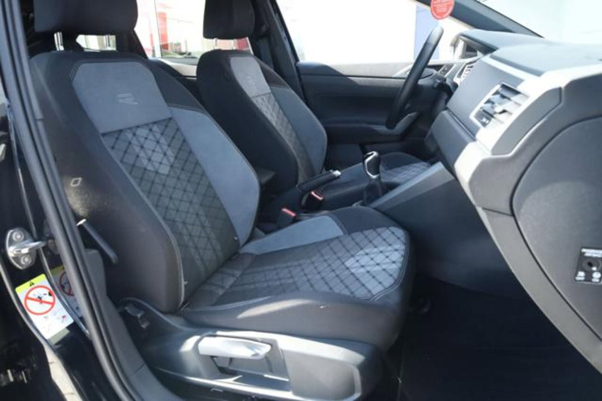 Volkswagen Taigo 1.0 tsi R-Line 115cv (15)