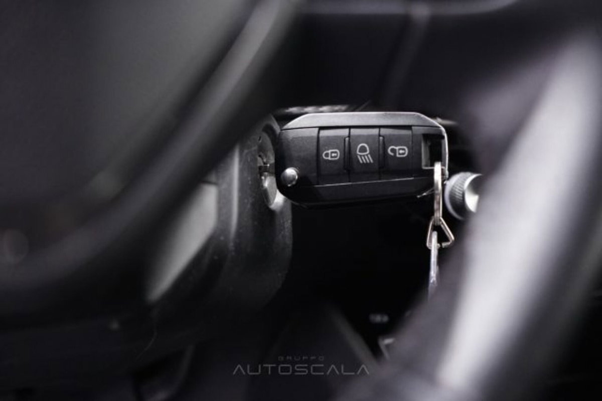 Peugeot 208 1.2 puretech Active s&s 75cv (18)