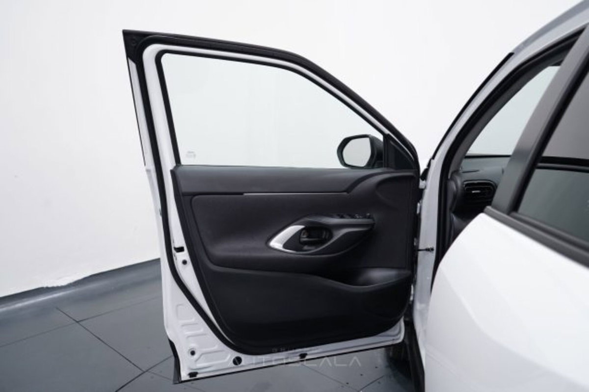 Toyota Yaris Cross 1.5h GR Sport Black Sky fwd 116cv e-cvt (9)