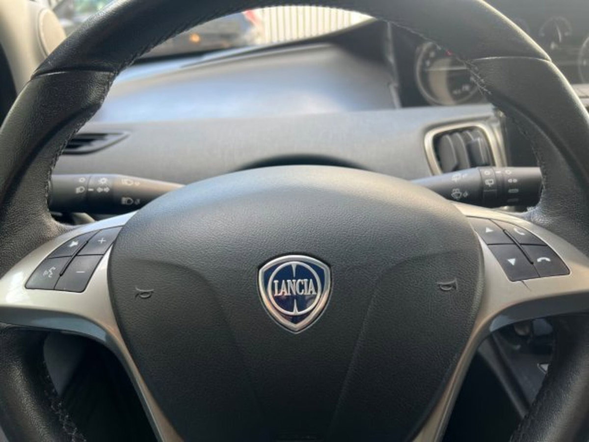 Lancia Ypsilon 1.0 FireFly 5 porte S&S Hybrid Ecochic Gold (17)