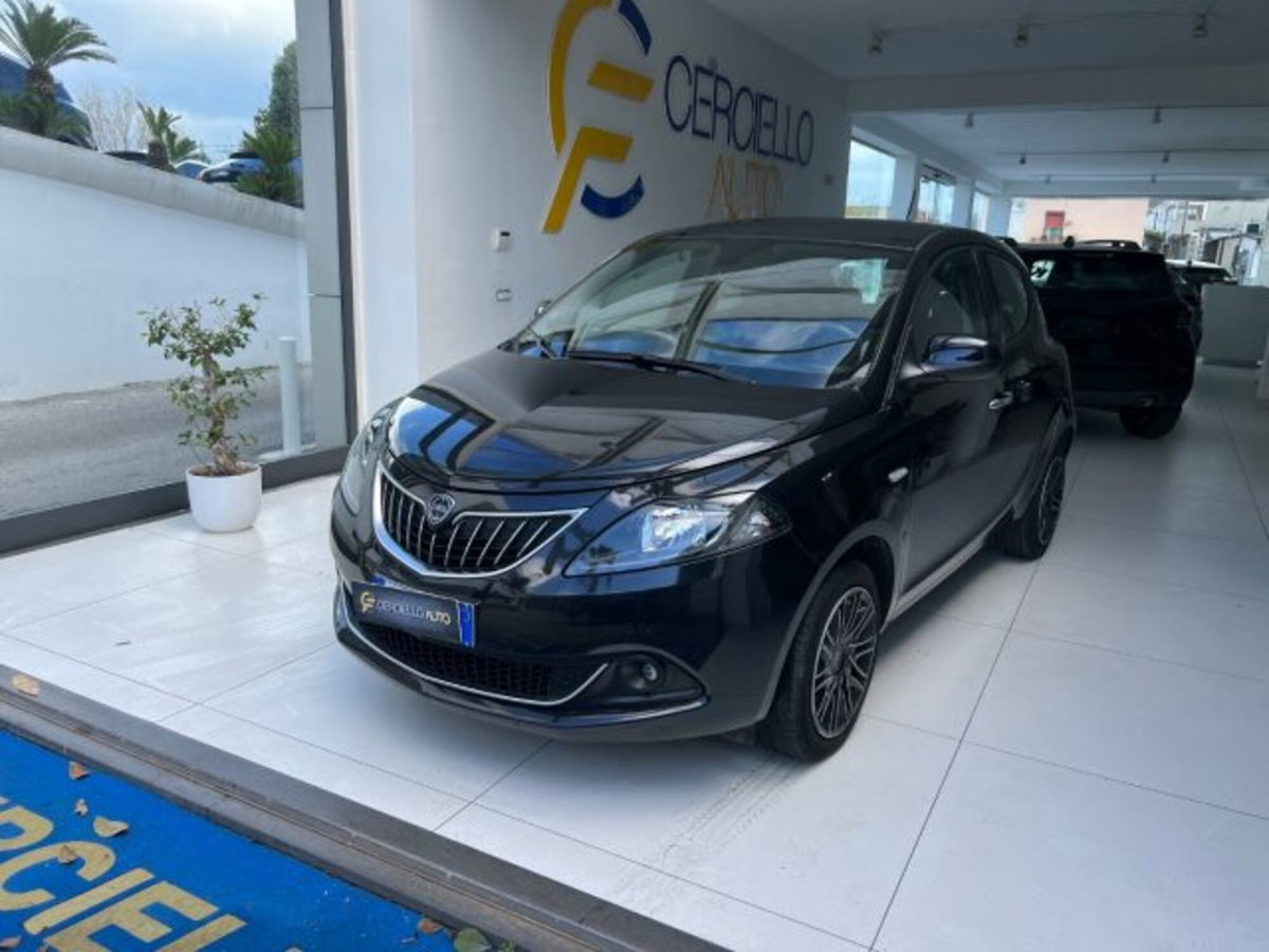 Lancia Ypsilon 1.0 FireFly 5 porte S&S Hybrid Ecochic Gold (2)
