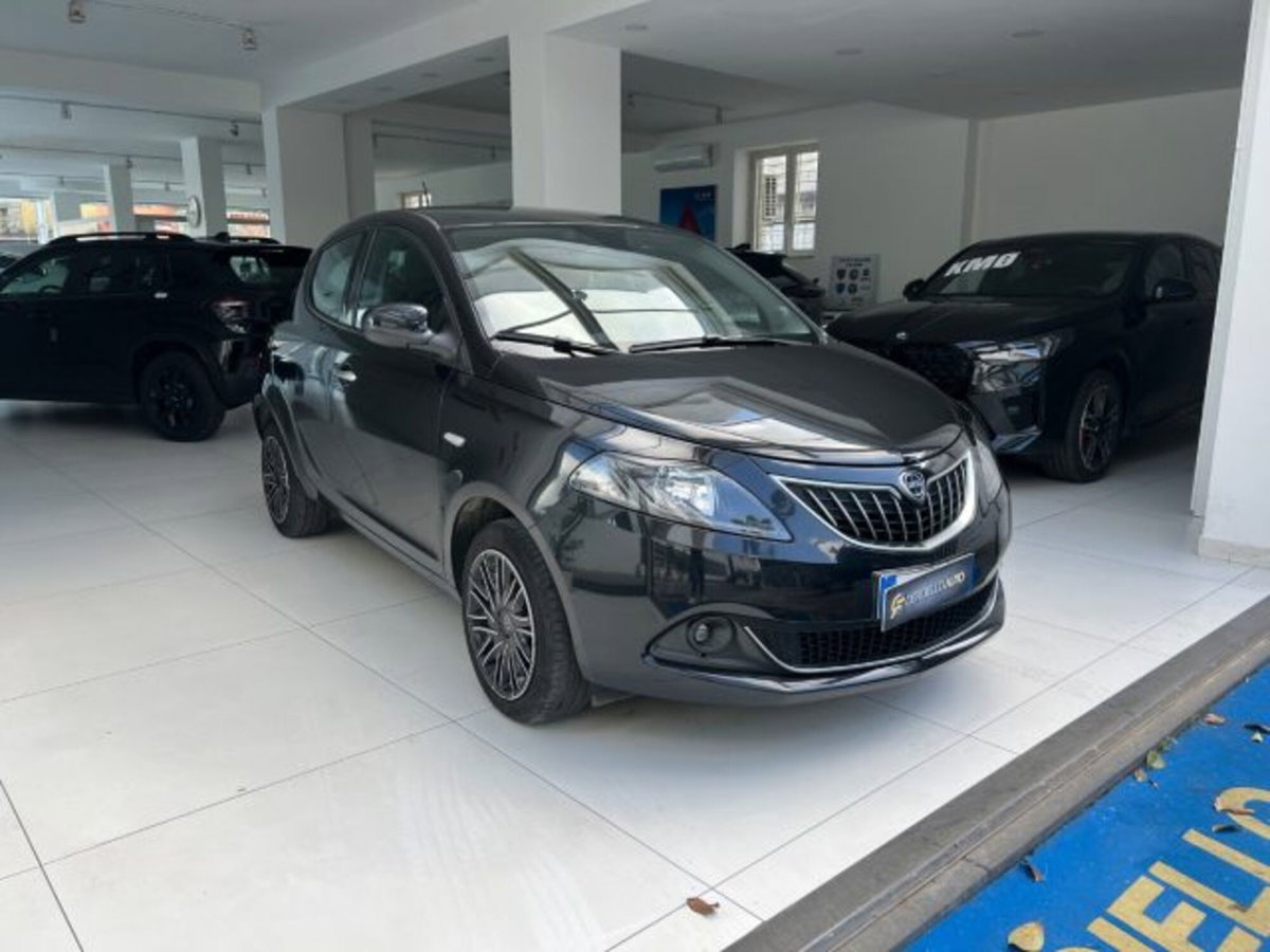Lancia Ypsilon 1.0 FireFly 5 porte S&S Hybrid Ecochic Gold (3)