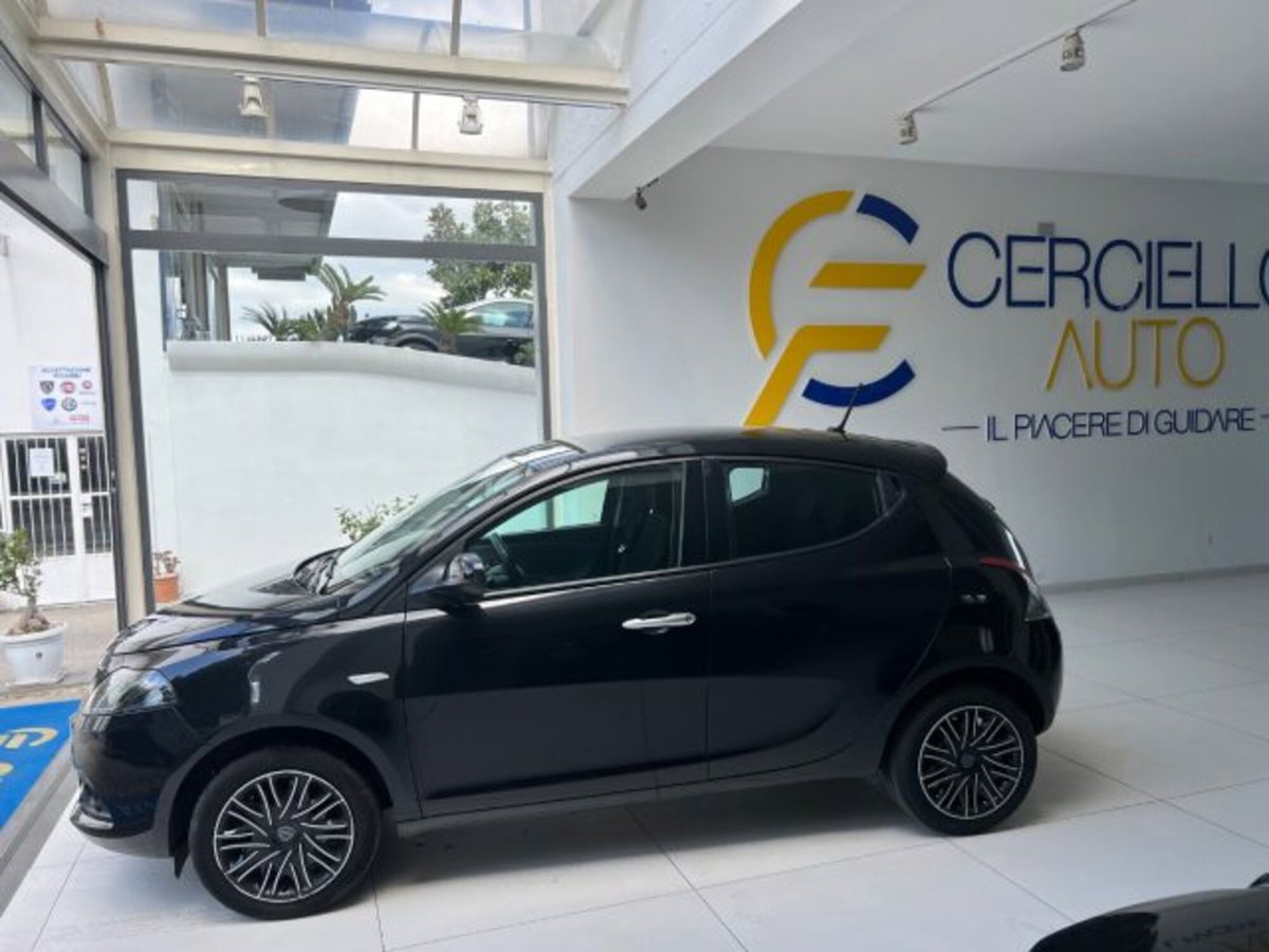 Lancia Ypsilon 1.0 FireFly 5 porte S&S Hybrid Ecochic Gold (4)