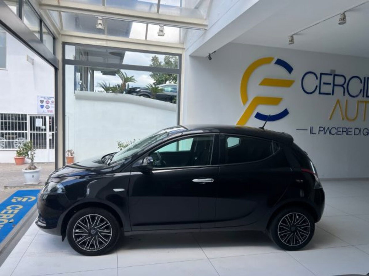 Lancia Ypsilon 1.0 FireFly 5 porte S&S Hybrid Ecochic Gold (5)