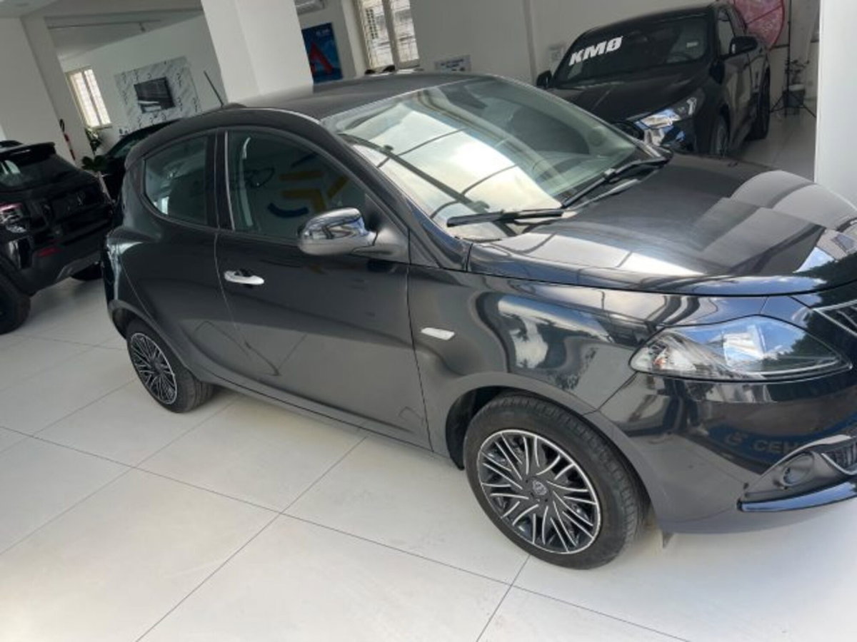 Lancia Ypsilon 1.0 FireFly 5 porte S&S Hybrid Ecochic Gold (6)