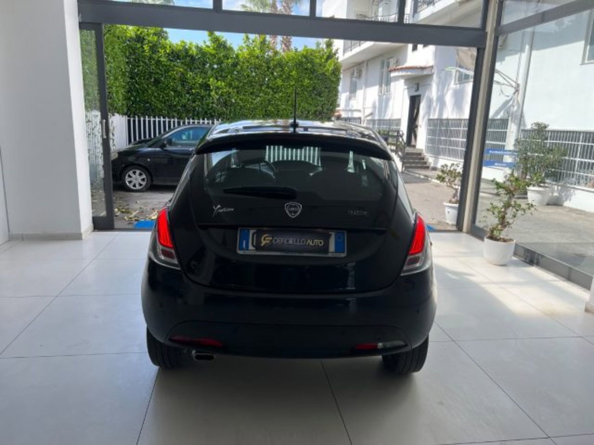 Lancia Ypsilon 1.0 FireFly 5 porte S&S Hybrid Ecochic Gold (8)