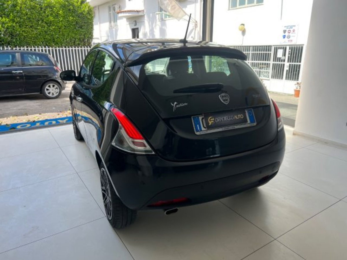 Lancia Ypsilon 1.0 FireFly 5 porte S&S Hybrid Ecochic Gold (9)